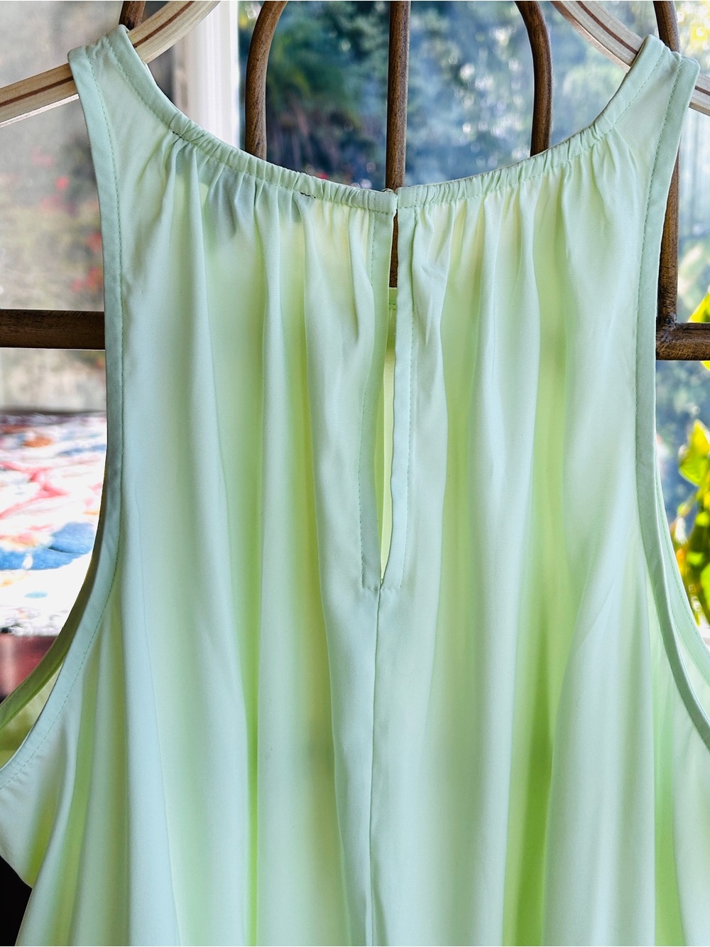 Express Women’s Pale Lime green Sleeveless Smocked-Hem top size XL - Picture 5 of 8